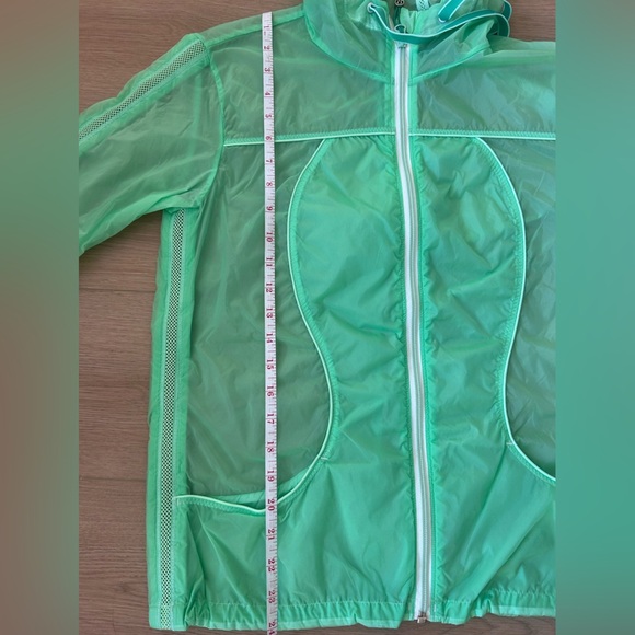 RARE Lululemon women’s translucent lightweight jacket lime/neon green size 6/8 - Picture 7 of 9